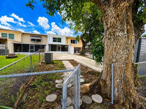 1720 W 75th St, Hialeah FL - photo 13 of 25