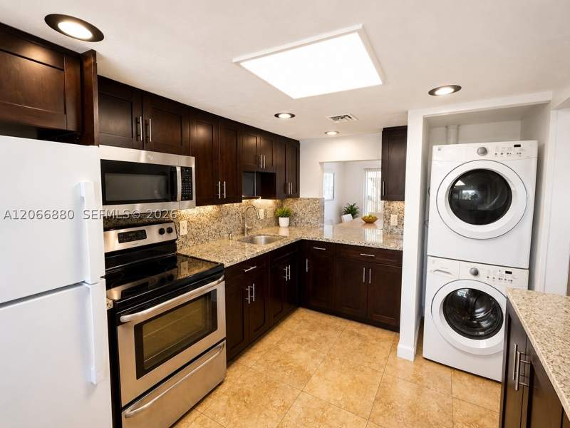 2 bedroom Townhouse at 1720 W 75th St, Flamingo Lake, Hialeah — photo 4