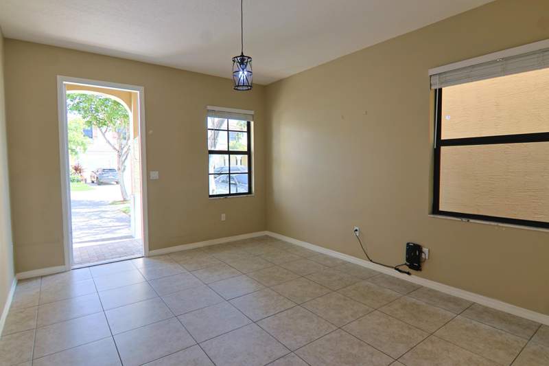 4 bedroom SingleFamilyResidence at 634 NE 193rd Terrace, Champion Lakes, Miami — photo 4