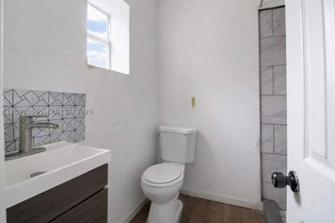 915 SW 9th Ct, Miami FL - photo 11 of 32