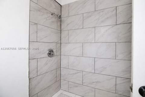 915 SW 9th Ct, Miami FL - photo 13 of 32