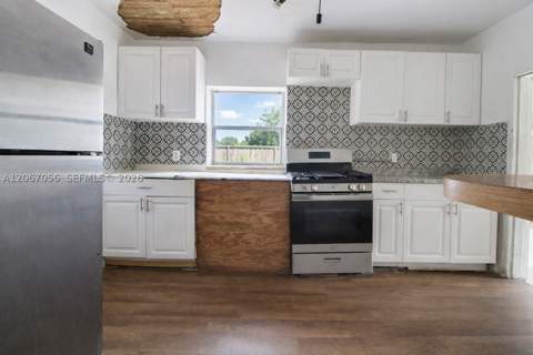 915 SW 9th Ct, Miami FL - photo 16 of 32