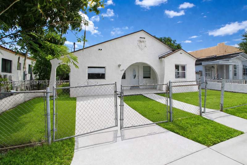 2 bedroom SingleFamilyResidence at 915 SW 9th Ct, Renno Sub, Miami — photo 3