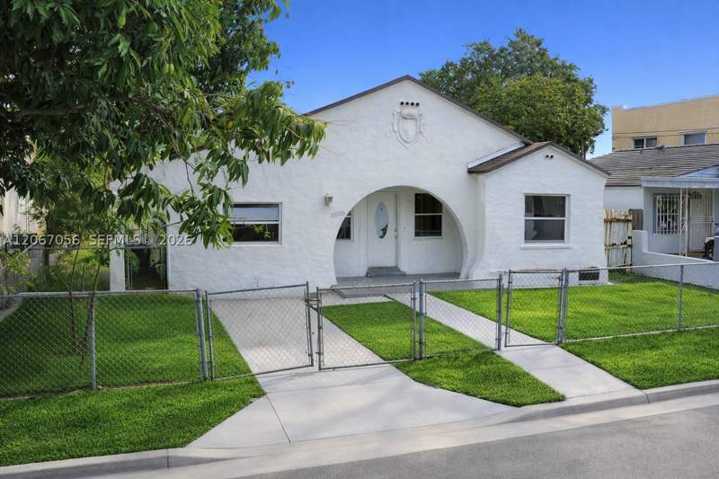 2 bedroom SingleFamilyResidence at 915 SW 9th Ct, Renno Sub, Miami — photo 5