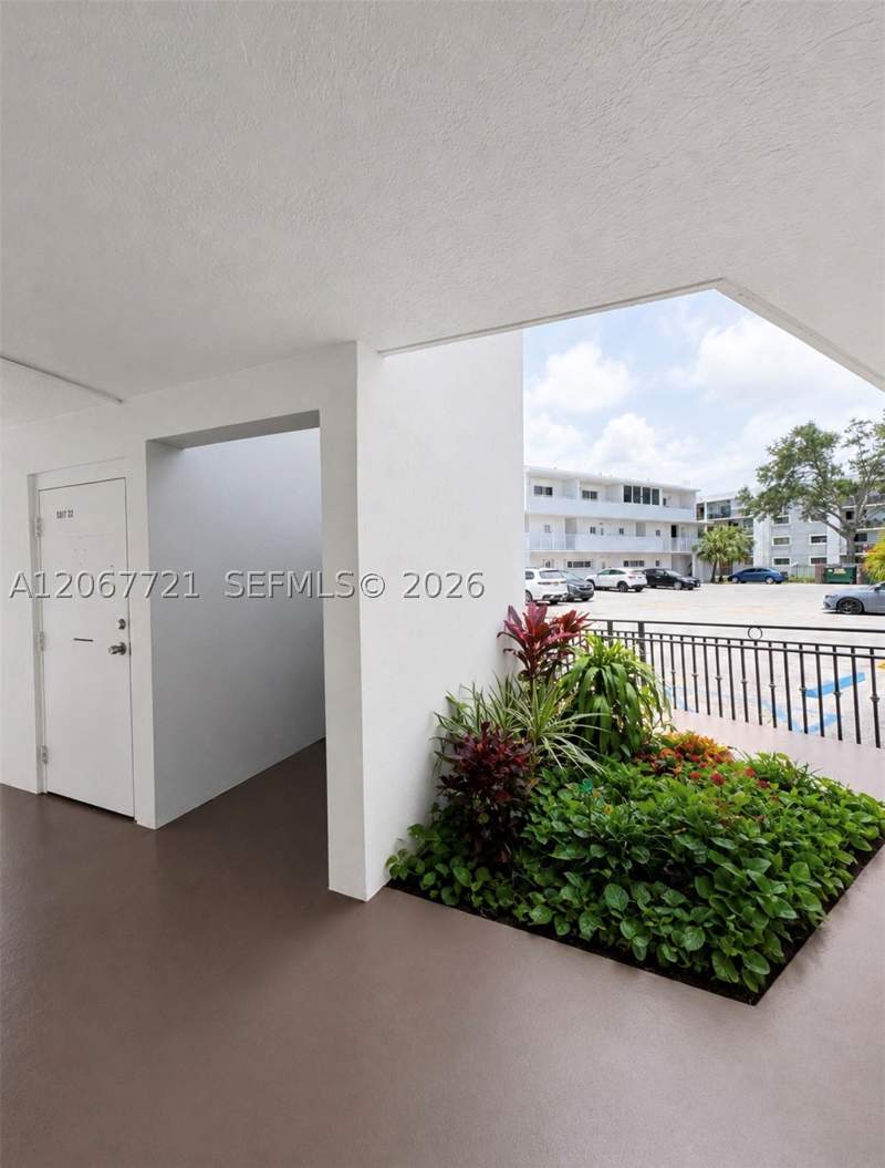 2 bedroom Condominium at 5611 W 25th Ct 8A, Savannah Apartments Condo, Hialeah — photo 4