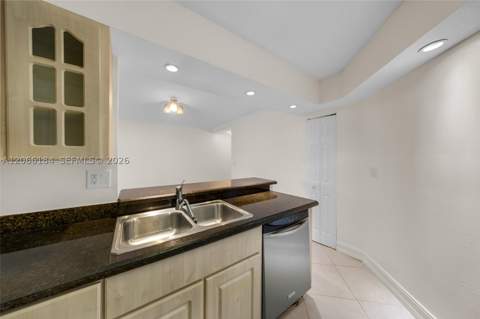 9405 Fontainebleau Blvd 112, Miami FL - photo 8 of 44