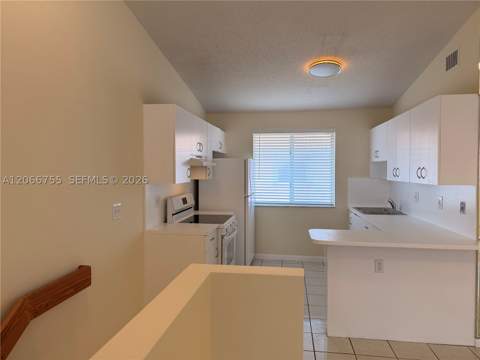 8019 Lake Dr 202, Doral FL - photo 7 of 13