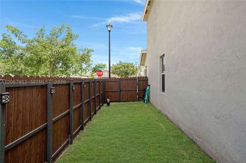 572 NE 6th Pl, Homestead FL - photo 10 of 33