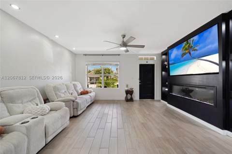572 NE 6th Pl, Homestead FL - photo 12 of 33