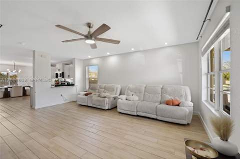 572 NE 6th Pl, Homestead FL - photo 13 of 33