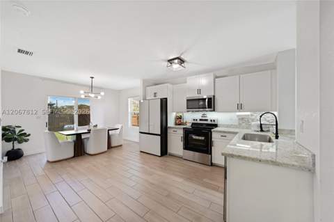 572 NE 6th Pl, Homestead FL - photo 14 of 33