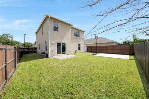 572 NE 6th Pl, Homestead FL - photo 8 of 33