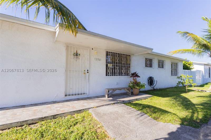 5 bedroom SingleFamilyResidence at 12761 SW 256th St, Princetonian West, Homestead — photo 2