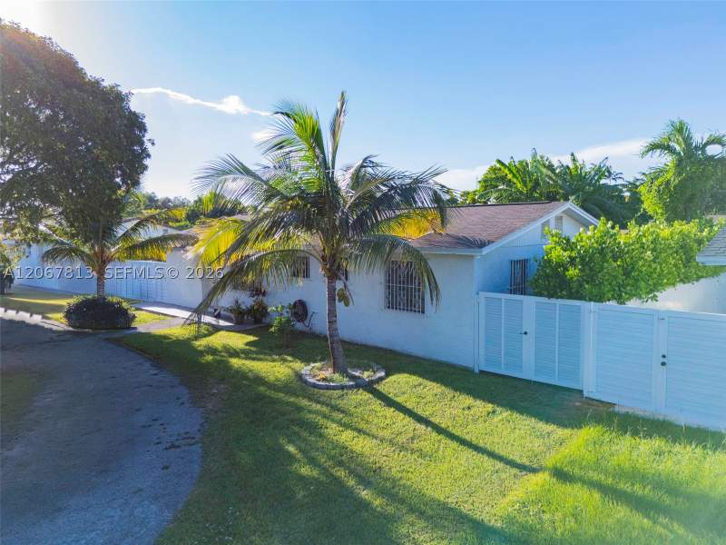 5 bedroom SingleFamilyResidence at 12761 SW 256th St, Princetonian West, Homestead — photo 4