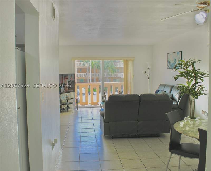 2 bedroom Condominium at 7440 Miami Lakes Dr F212, Villas Of Miami Lakes Con, Miami Lakes — photo 4
