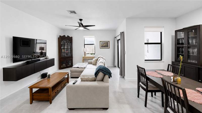 3 bedroom Townhouse at 12982 SW 286th Ter, Cambridge Estates First A, Homestead — photo 4