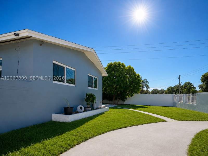 4 bedroom SingleFamilyResidence at 12400 SW 184th St, So Miami Heights Addn D, Miami — photo 2