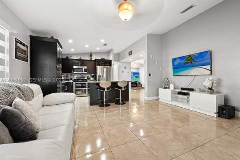 16520 SW 99th St, Miami FL - photo 7 of 17