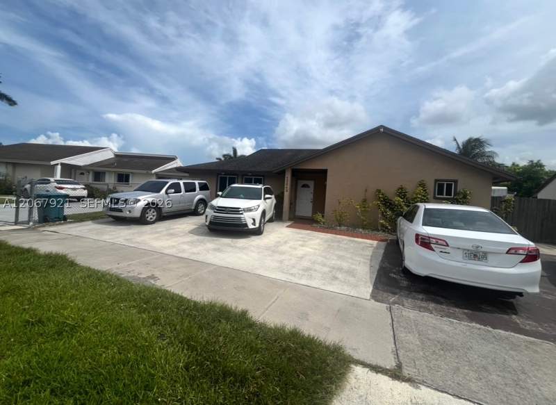 4 bedroom SingleFamilyResidence at 12242 SW 210th St, Oak Park Sec 5, Miami — photo 2