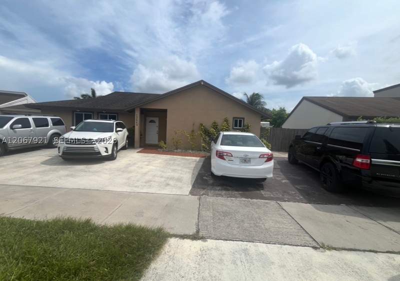 4 bedroom SingleFamilyResidence at 12242 SW 210th St, Oak Park Sec 5, Miami — photo 3