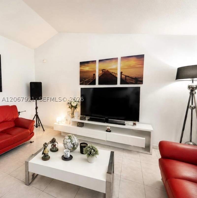 4 bedroom SingleFamilyResidence at 12242 SW 210th St, Oak Park Sec 5, Miami — photo 4