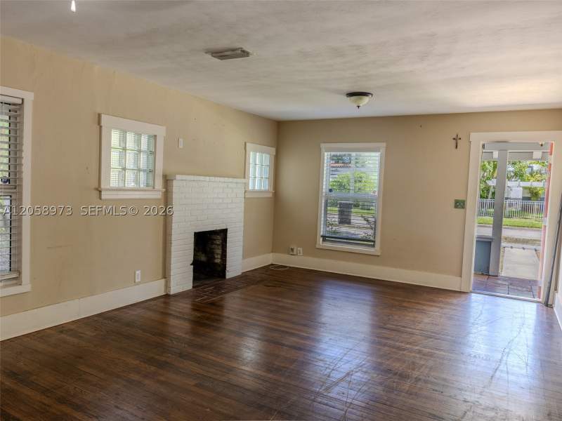 4 bedroom SingleFamilyResidence at 520 NE 129th St, Griffing Biscayne Pk Est, North Miami — photo 4