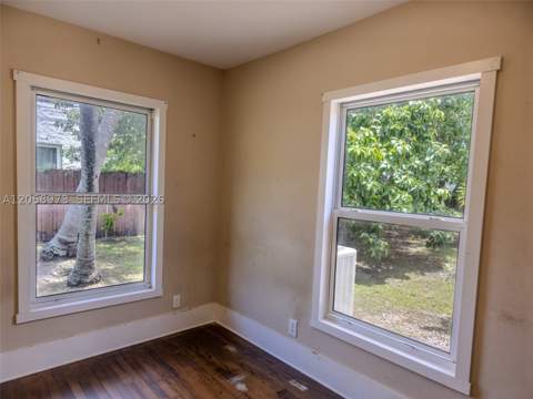 520 NE 129th St, North Miami FL - photo 6 of 23