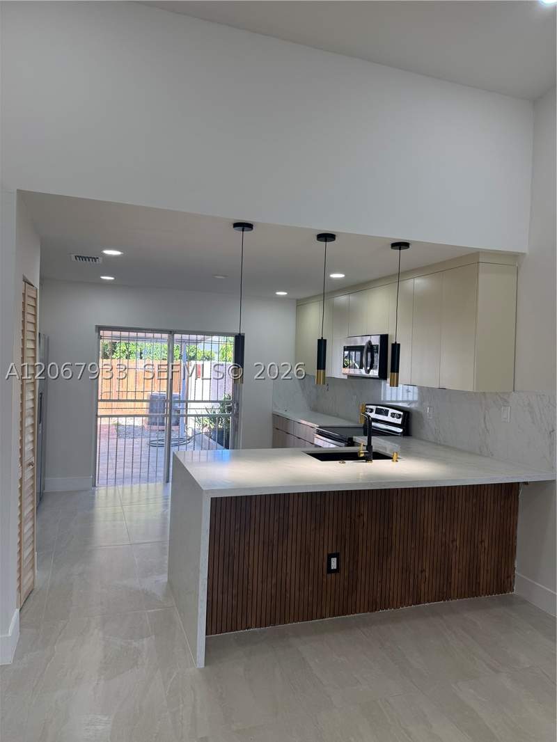2 bedroom Villa at 8397 SW 147th Pl, Barclay Estates 1st Addn, Miami — photo 5