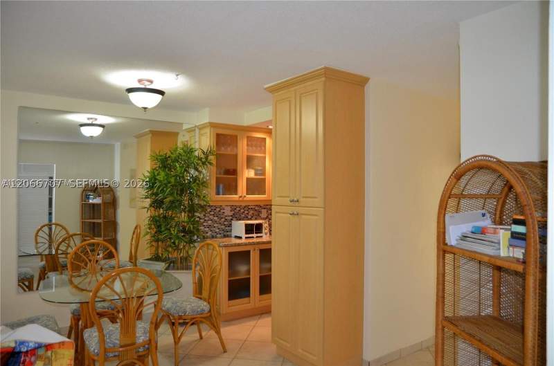 2 bedroom StockCooperative at 17050 NE 14th Ave 115, Mar-Len Gardens No 3 Corp, Miami — photo 5