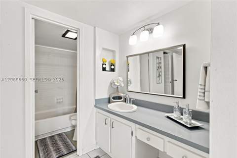 3675 N Country Club Dr 401, Aventura FL - photo 23 of 39