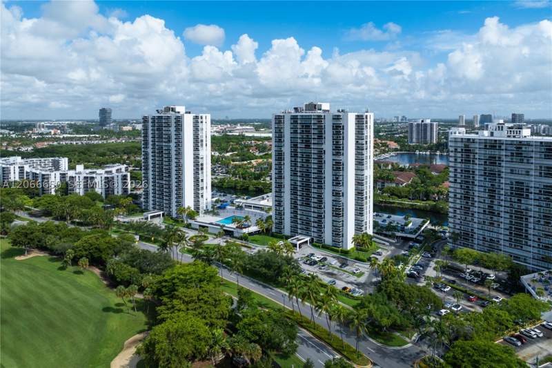 1 bedroom Condominium at 3675 N Country Club Dr 401, Aventura Eldorado Condo, Aventura — photo 3