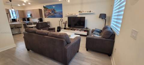 4682 NW 83rd Ave, Doral FL - photo 6 of 10