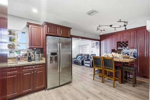 9011 NW 193rd Ter, Hialeah FL - photo 11 of 37