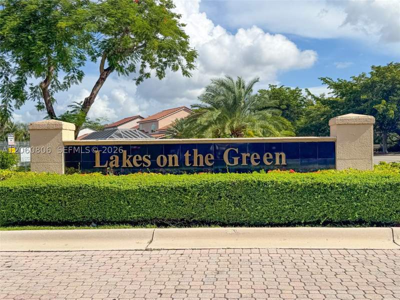 3 bedroom SingleFamilyResidence at 9011 NW 193rd Ter, Lakes On The Green North, Hialeah — photo 2