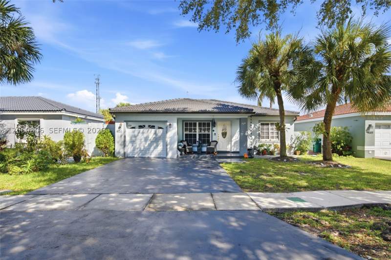 3 bedroom SingleFamilyResidence at 9011 NW 193rd Ter, Lakes On The Green North, Hialeah — photo 3
