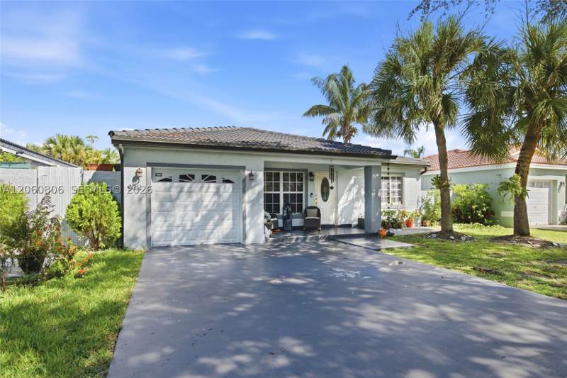 3 bedroom SingleFamilyResidence at 9011 NW 193rd Ter, Lakes On The Green North, Hialeah — photo 4
