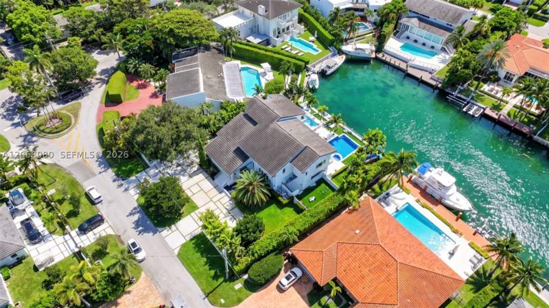 6 bedroom SingleFamilyResidence at 6819 Sunrise Pl, Sunrise Harbour Rev Pl, Coral Gables — photo 3