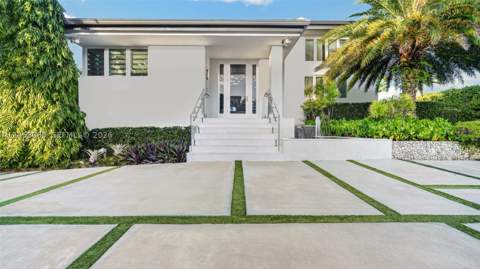 6819 Sunrise Pl, Coral Gables FL - photo 8 of 53