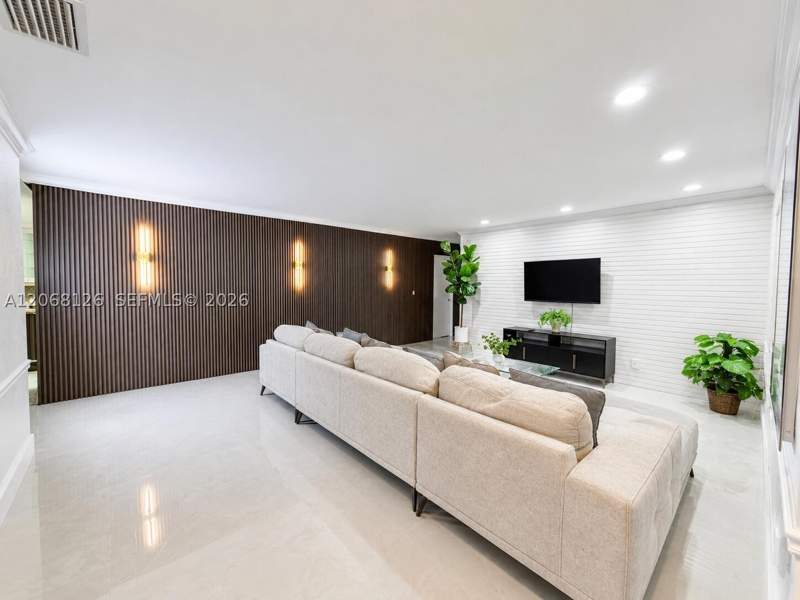 4 bedroom SingleFamilyResidence at 11351 SW 26th St, California Mansions, Miami — photo 5