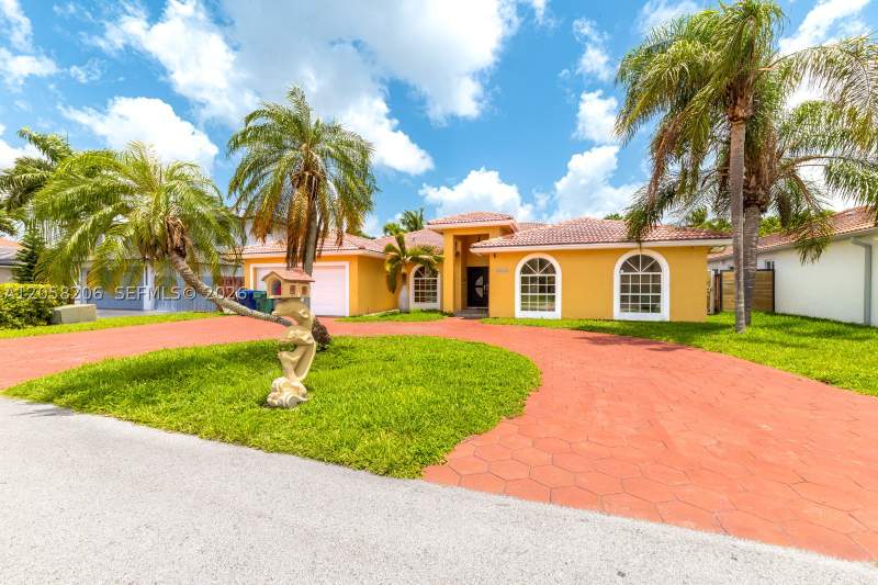 4 bedroom SingleFamilyResidence at 15233 SW 141st St, Christina Estates, Miami — photo 2