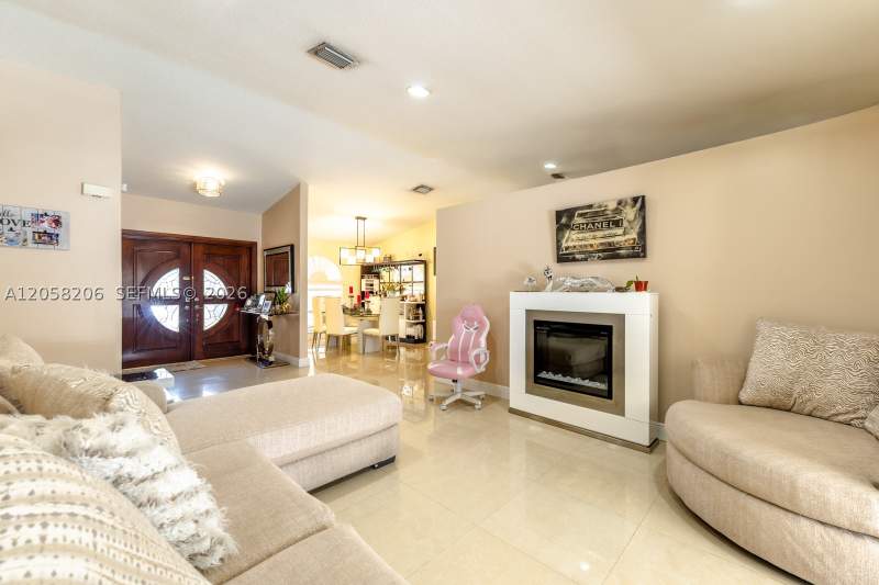 4 bedroom SingleFamilyResidence at 15233 SW 141st St, Christina Estates, Miami — photo 5