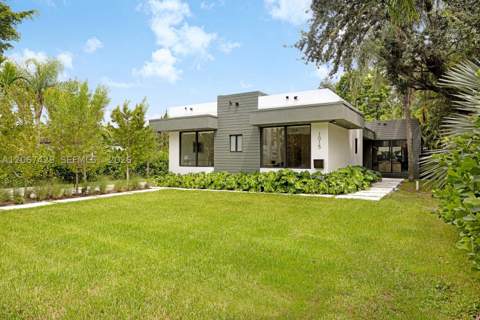 1015 NE 114th St, Biscayne Park FL - photo 14 of 47