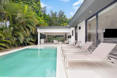 1015 NE 114th St, Biscayne Park FL - photo 15 of 47