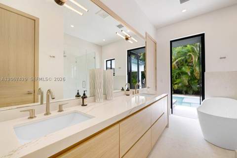 1015 NE 114th St, Biscayne Park FL - photo 19 of 47
