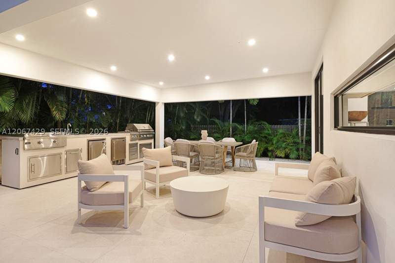 5 bedroom SingleFamilyResidence at 1015 NE 114th St, Biscayne Lawn Extension, Biscayne Park — photo 2