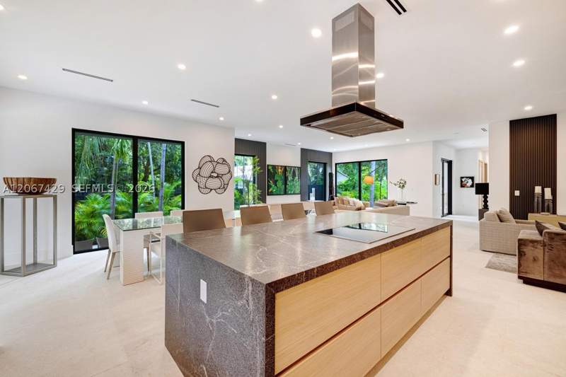 5 bedroom SingleFamilyResidence at 1015 NE 114th St, Biscayne Lawn Extension, Biscayne Park — photo 4