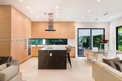 1015 NE 114th St, Biscayne Park FL - photo 6 of 47