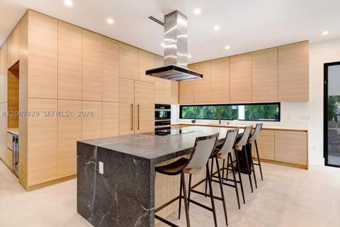 1015 NE 114th St, Biscayne Park FL - photo 8 of 47