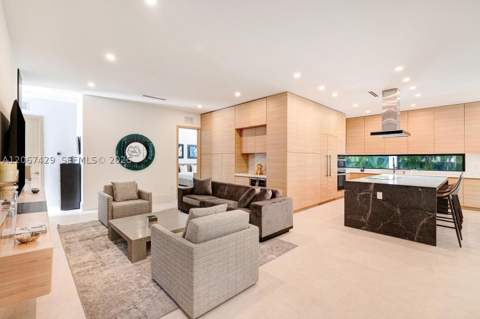 1015 NE 114th St, Biscayne Park FL - photo 9 of 47