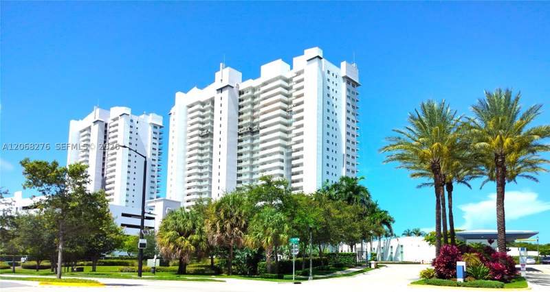 3 bedroom Condominium at 14951 Royal Oaks Ln 1006, The Oaks I Condo, North Miami — photo 4